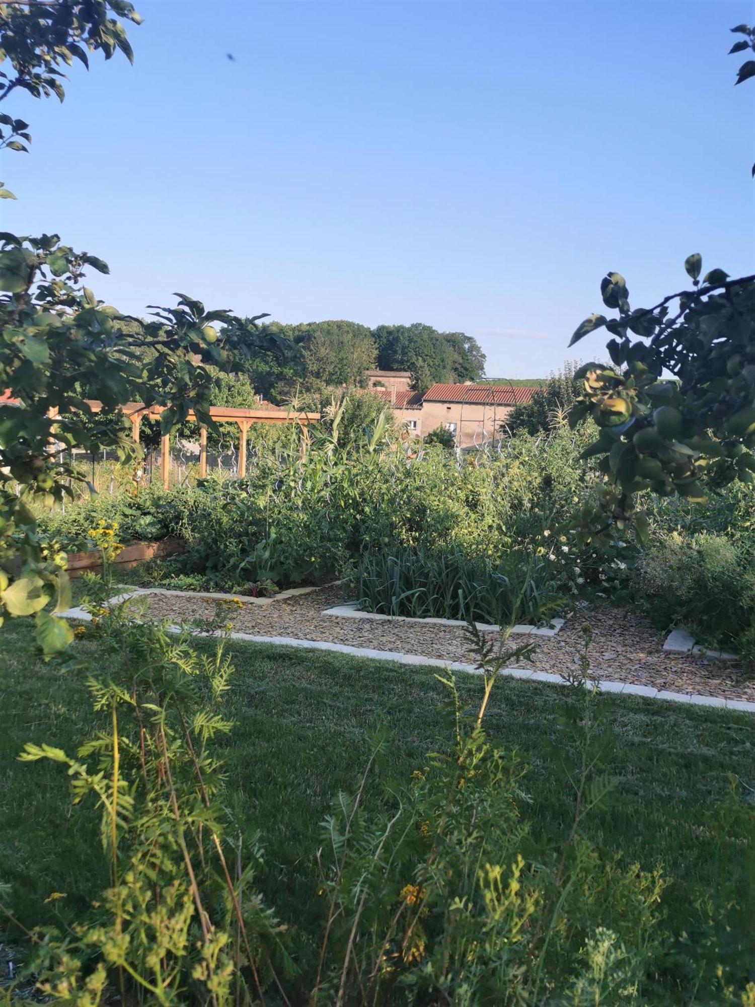 مبيت وإفطار Prissé Au Jardin Des Deux Roches المظهر الخارجي الصورة