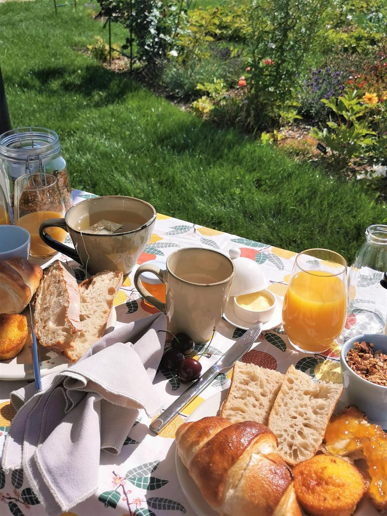 مبيت وإفطار Prissé Au Jardin Des Deux Roches المظهر الخارجي الصورة